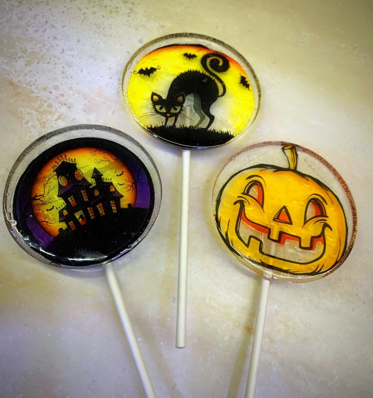 The completed Halloween lollipops.